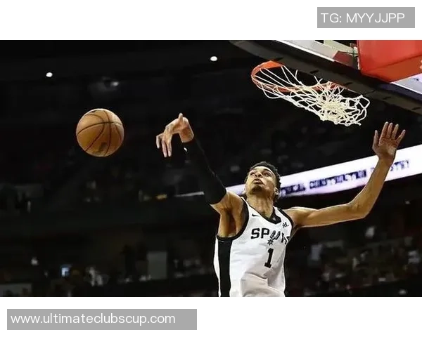 文班亚马首场比赛表现惊人五次盖帽并成功隔扣字母哥引发热烈讨论